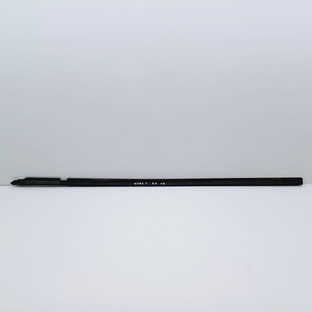 Молдинг уплотнитель правый перед opel astra f nr317 Цена