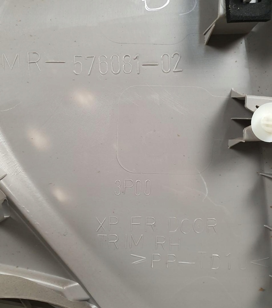 фото №7, Обивка обшивка правый перед mitsubishi grandis eu