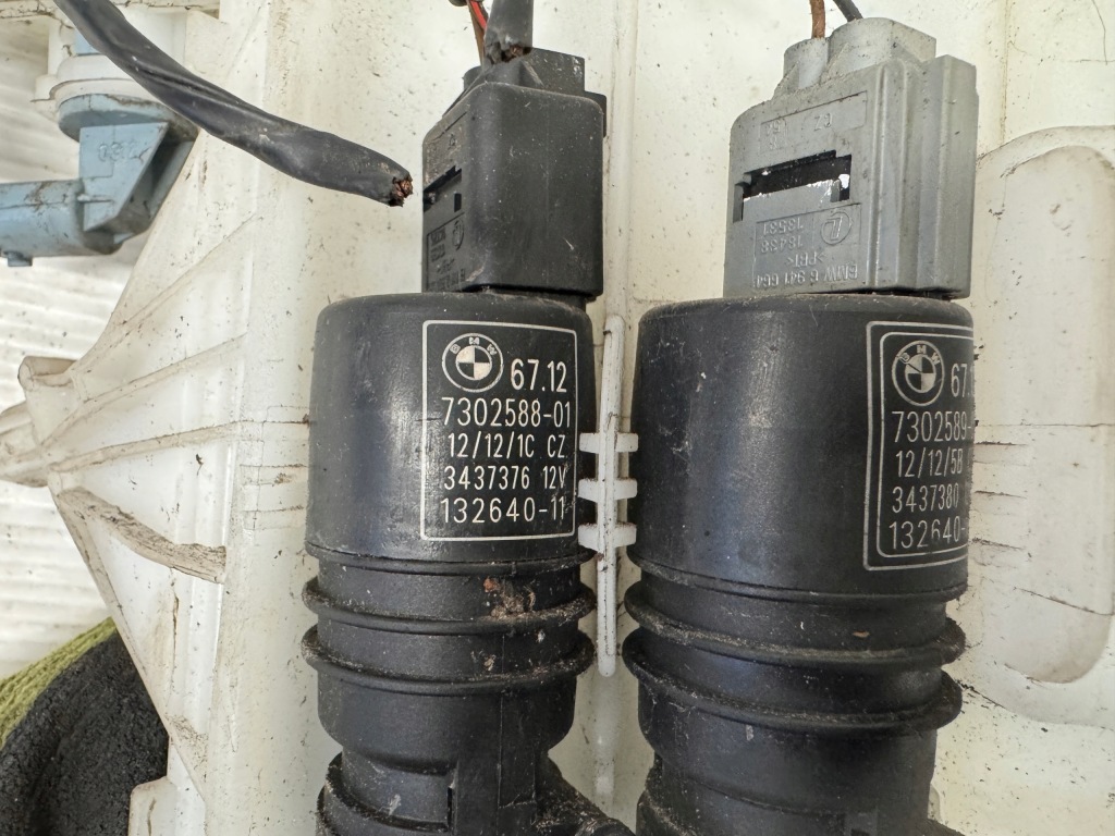 Bmw x1 бачок жидкость do омывателя 7068998 Оригинал