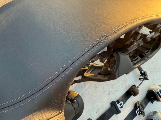 фото №5, Alfa romeo giulia панель приладів консоль подушка безпеки подушки безпеки повітряні ремені pas шкіра !