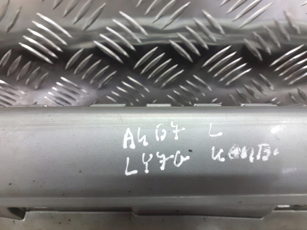 фото №5, Молдинг порог левая audi a4 b7 kombi ly7g