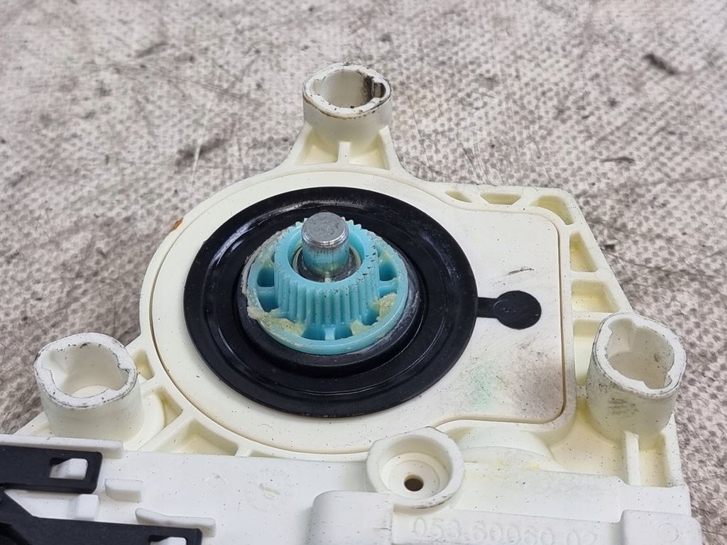 фото №6, Моторчик скло лівий задня оригінальний номер 3c9959703 vw passat b6 06r