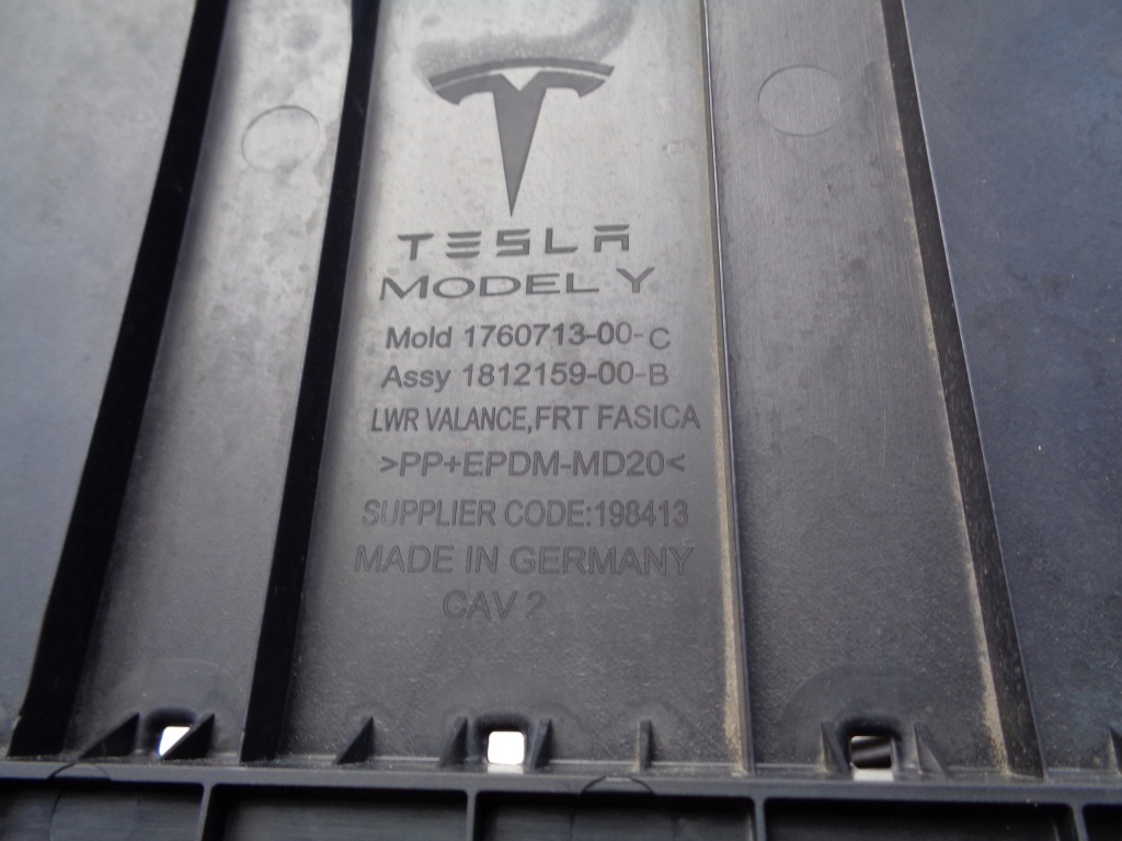 Накладка під  бампер передній tesla model y Оригінал