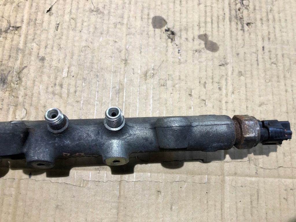 фото №4, Молдинг впрыскная mazda 5 2.0d