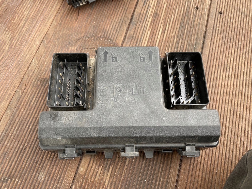 Купити Mondeo mk5 коробка запобіжників fg9t-14a067-za