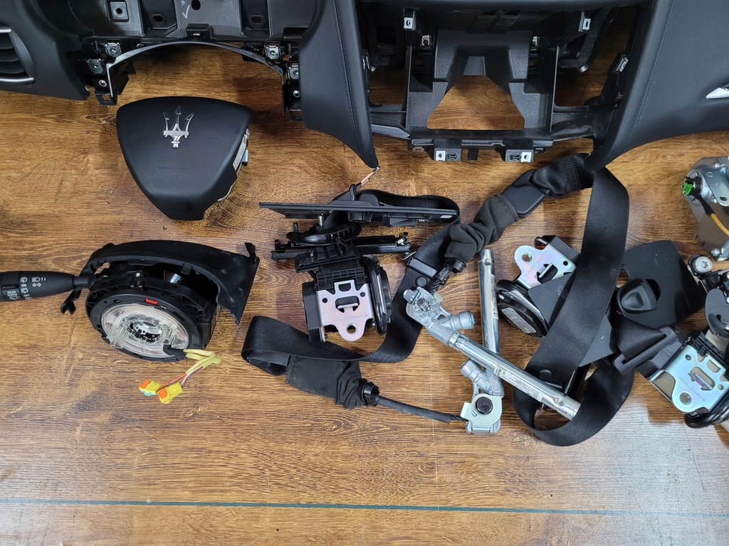 фото №6, Maserati levante комплект подушка безопасности консоль ремни идеальное состояние кожа гладкая