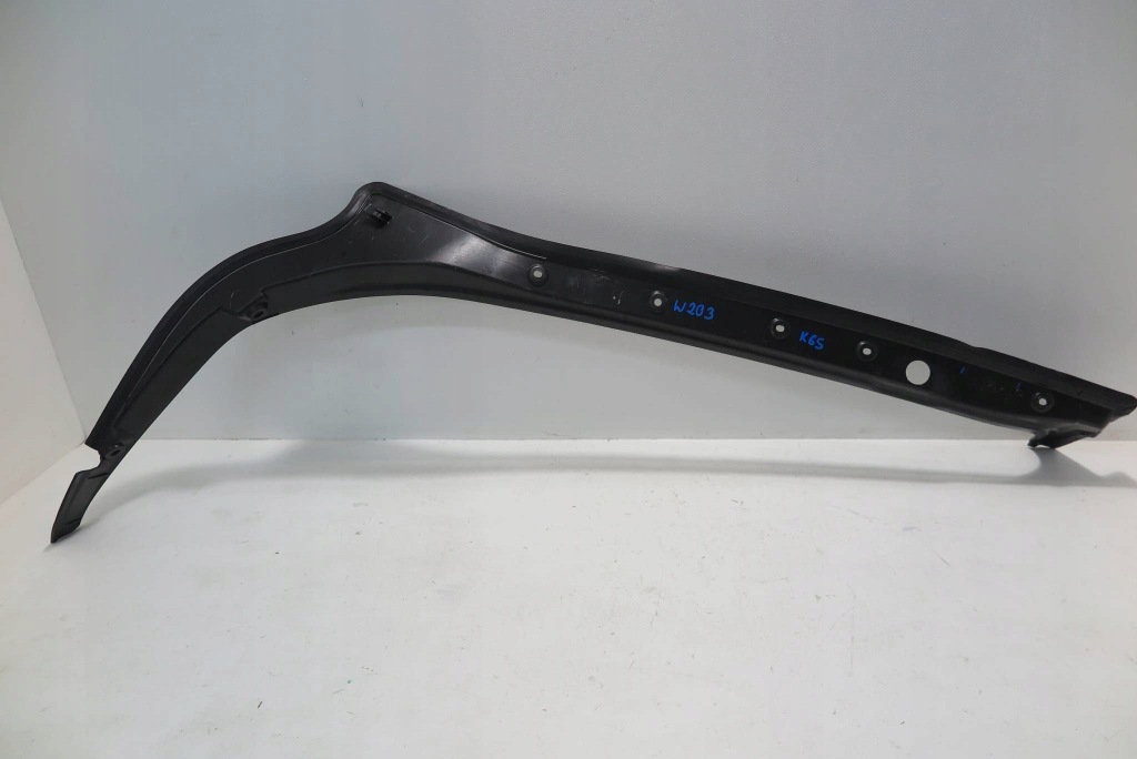 Накладка стойка крышки багажника правый  mercedes benz w203 купе a2036931833 в Украине