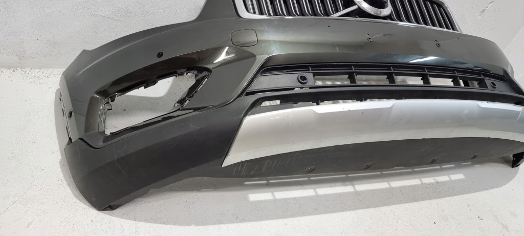 Бампер перед передний volvo xc40 17-20 6x pdc Оригинал