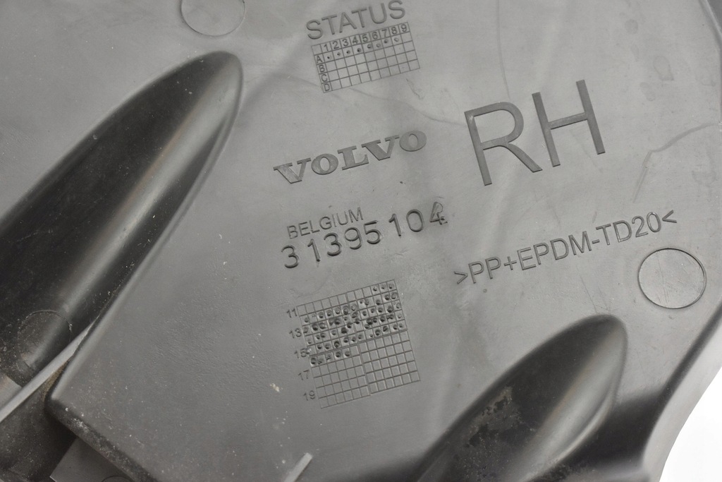 фото №11, Volvo v40 xc40 напрямна бампера правий задня 31395104