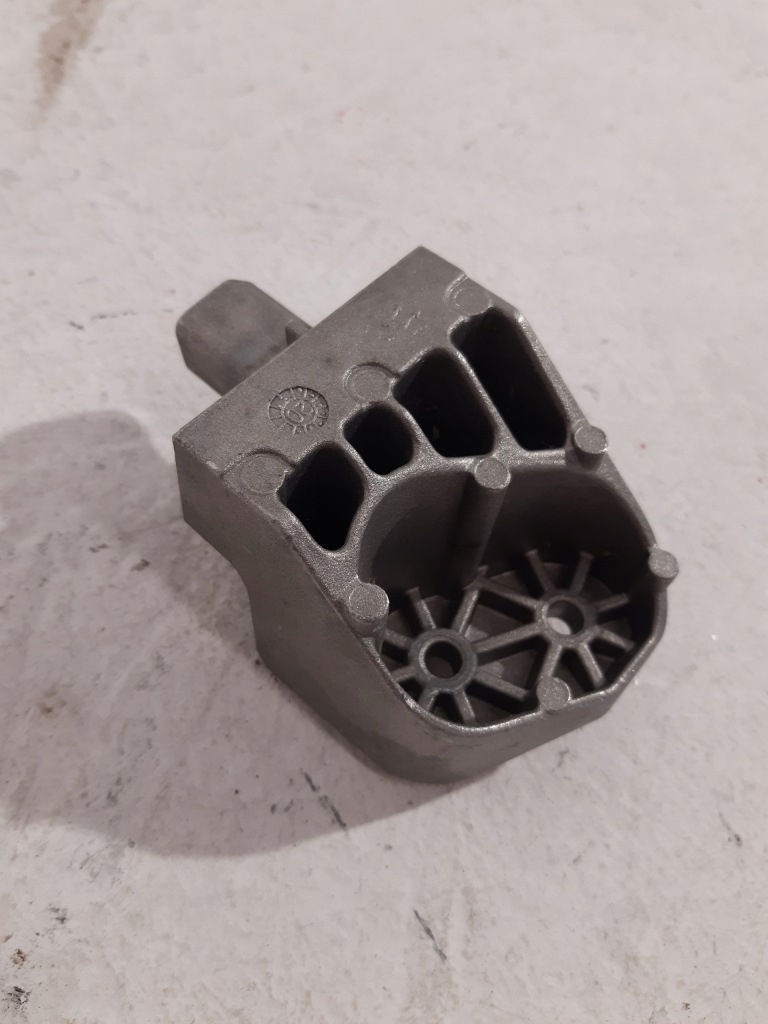 фото №1, Кронштейн кронштейн радиатора правое maserati ghibli