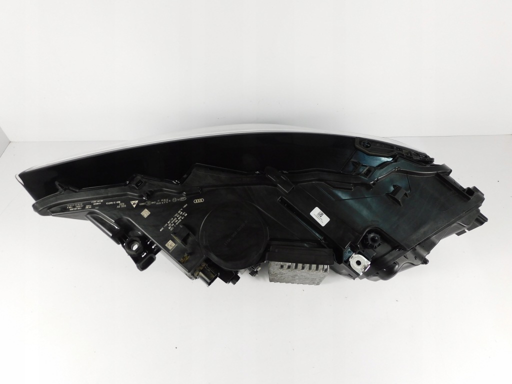 Audi q7 4m рестайлінг  фара правий matrix 4m0941040c Зі Шроту