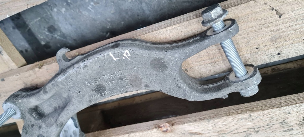 фото №10, A5 8w вилка кронштейн амортизатора левый перед 8w0413037g a4 b9 8w