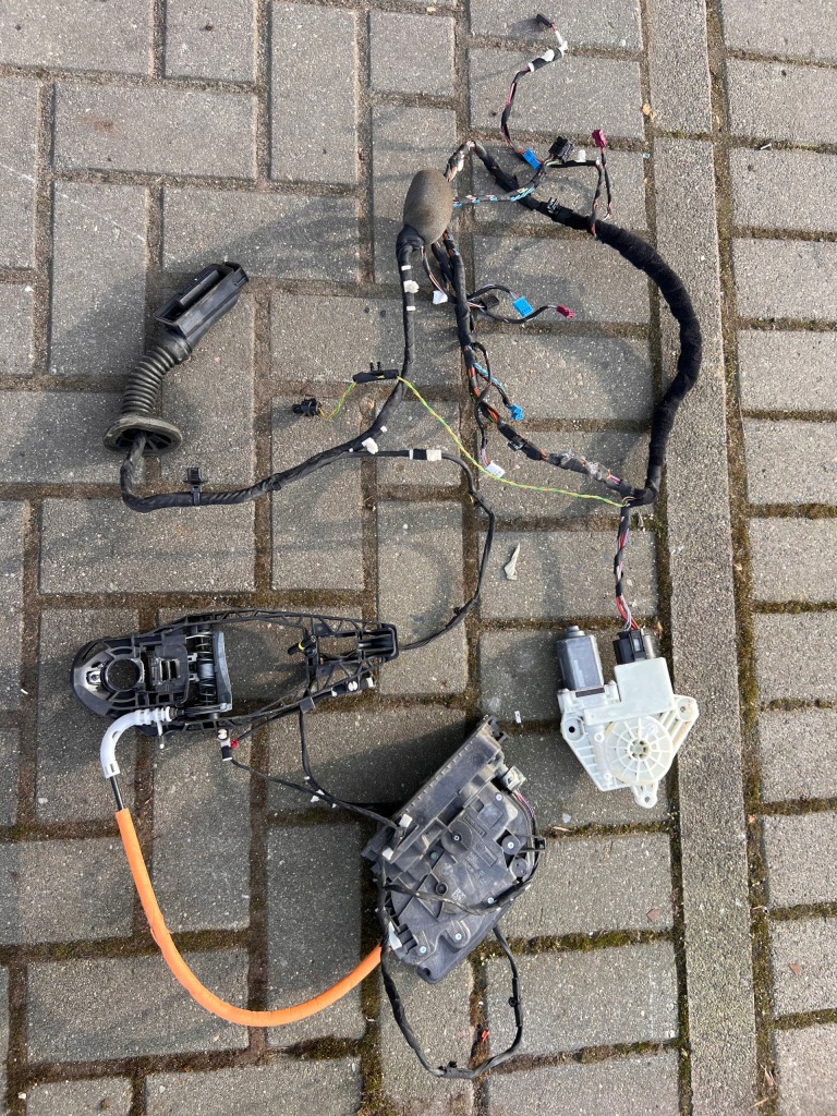 Купити Bmw f15 f16 замок двері лівий задній 18283810 kompletny