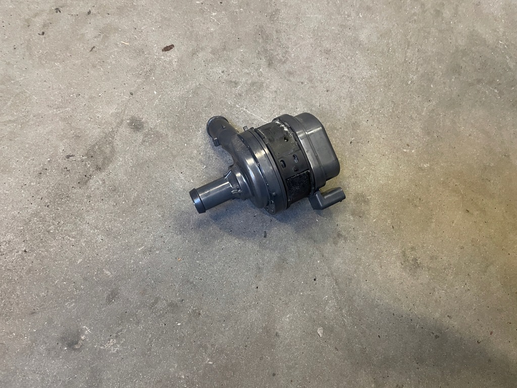 фото №1, Volvo xc40 lift b3 насос водяний 31493259