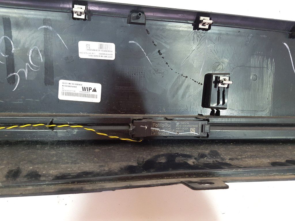 Ford mustang mach e молдинг поріг поріг правий lj8b-r10154-aaw оригінал в Україні