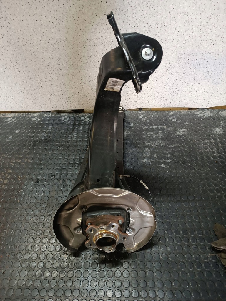 фото №1, Поворотный кулак правая задняя bmw 2 active tourer u06