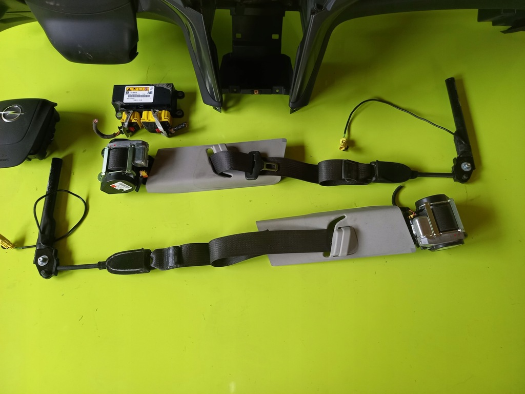 фото №5, Панель приладів консоль подушки безпеки подушка безпеки ремені opel zafira c 12r