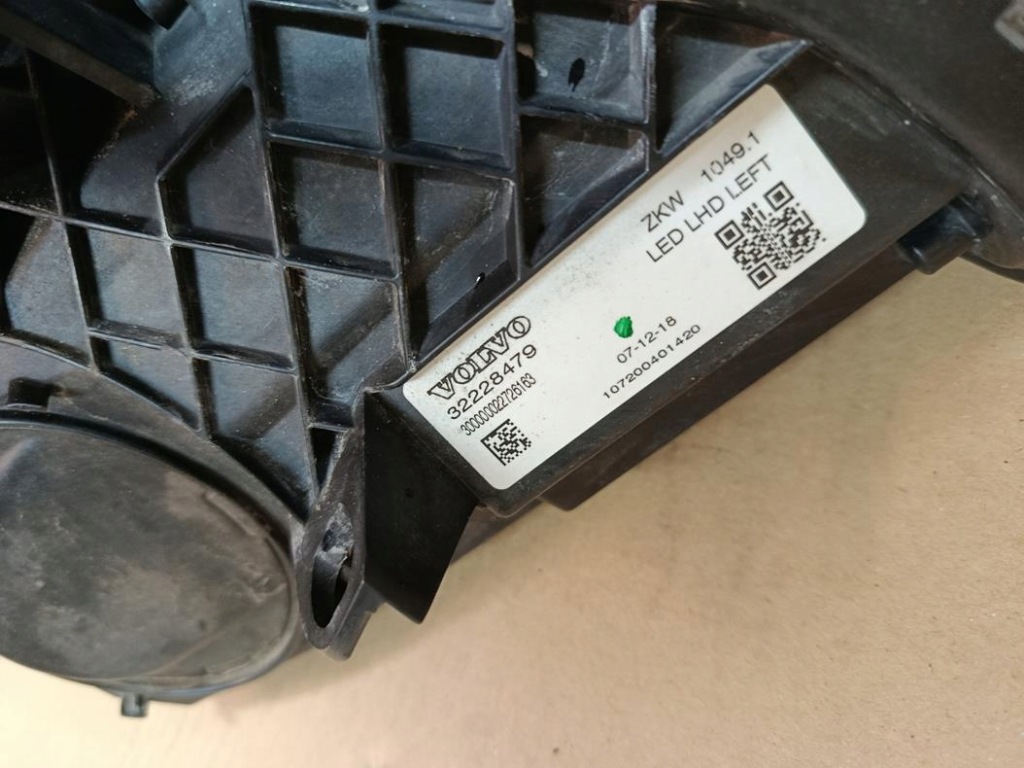 Купить Volvo v40 рестайлинг  16- фара full led левая перед европа оригинал идеальное состояние