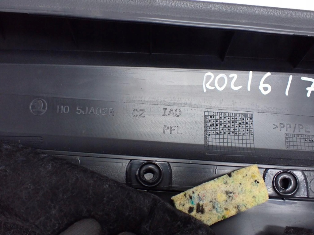 Обшивка обивка дверь правый перед европа 5jb867014j skoda rapid 17r Оригинал