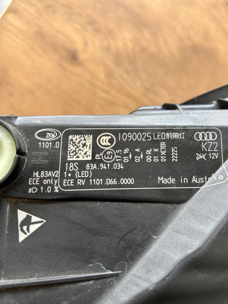 Audi q3 83a фара правый  передняя правая  перед full led 83a941034 европа Недорого