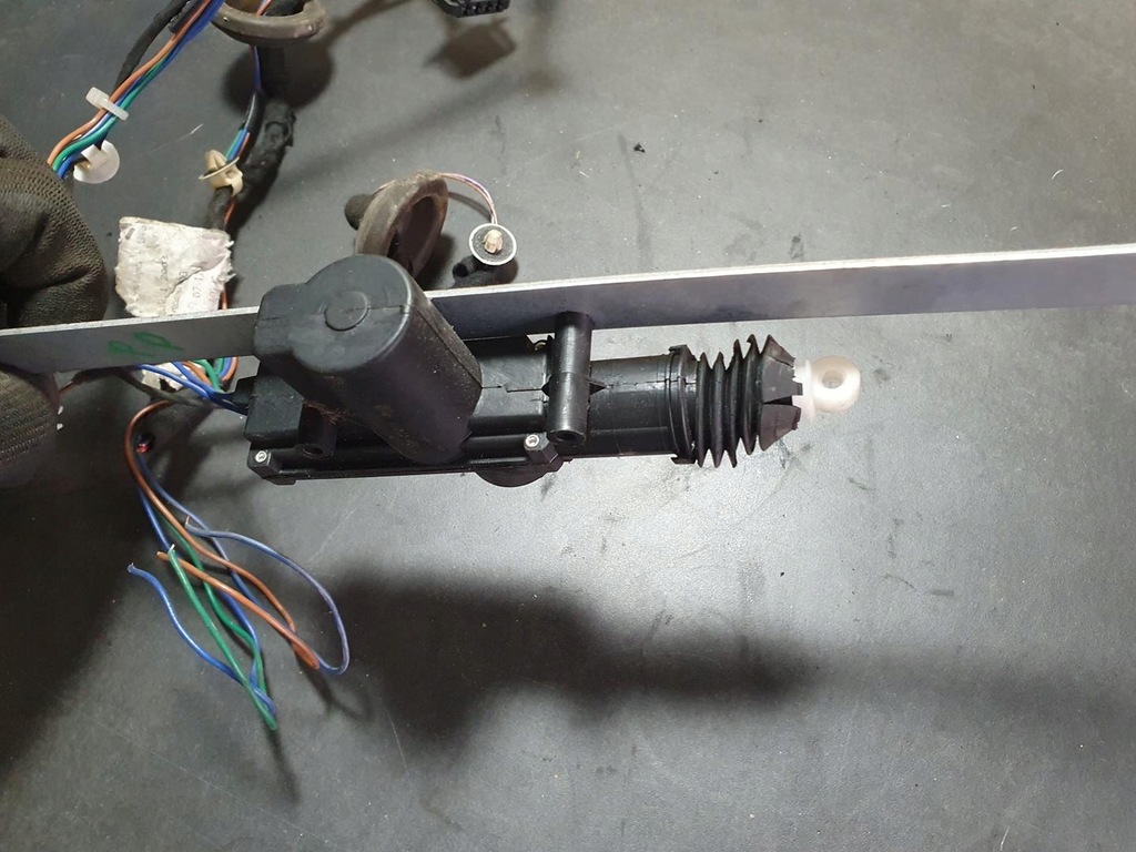 фото №10, Автомобиль skoda fabia i kombi привод замка центрального помпа правый перед