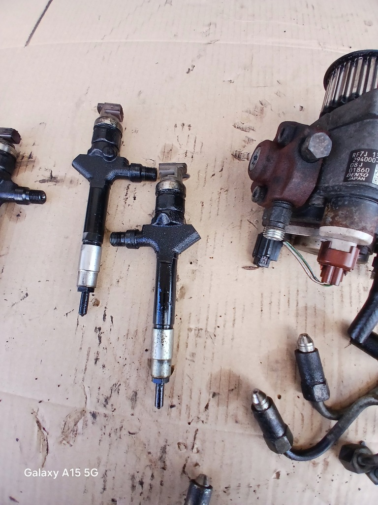 фото №13, Форсунки комплект 4 штуки + насос mazda 6 gg 02-08 2.0 di