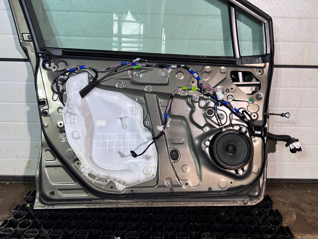 фото №4, Дверь левый перед toyota corolla e21 19-