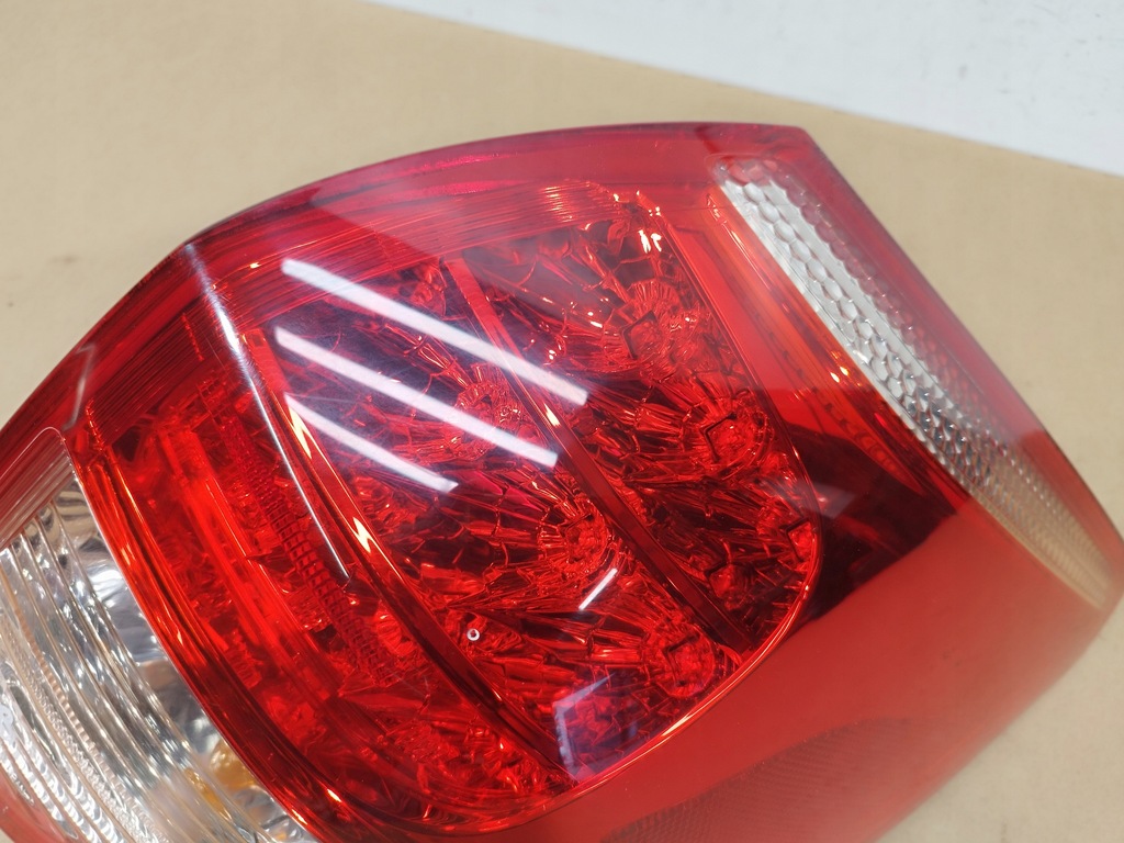 фото №7, Лампа права + ліва задня toyota rav4 iii lata 2005-2008 комплект