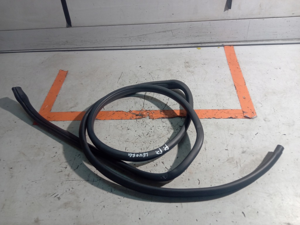 фото №1, Subaru levorg прокладка дверь правый перед