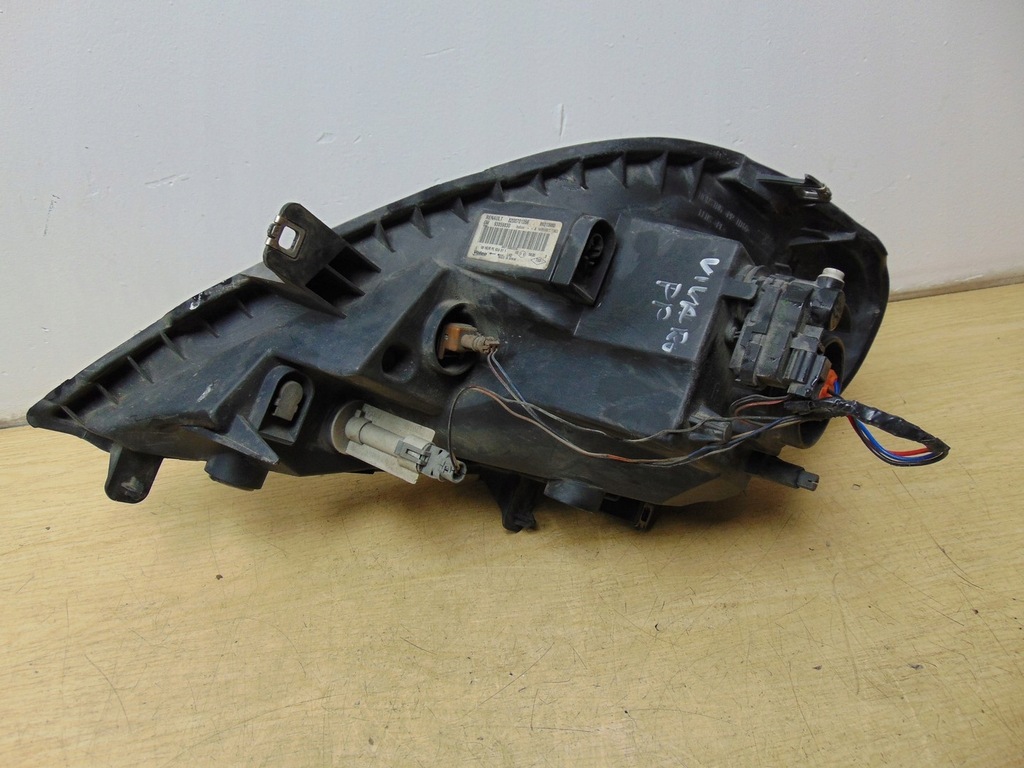 фото №8, Лампа права перед opel vivaro lift 2006- europa