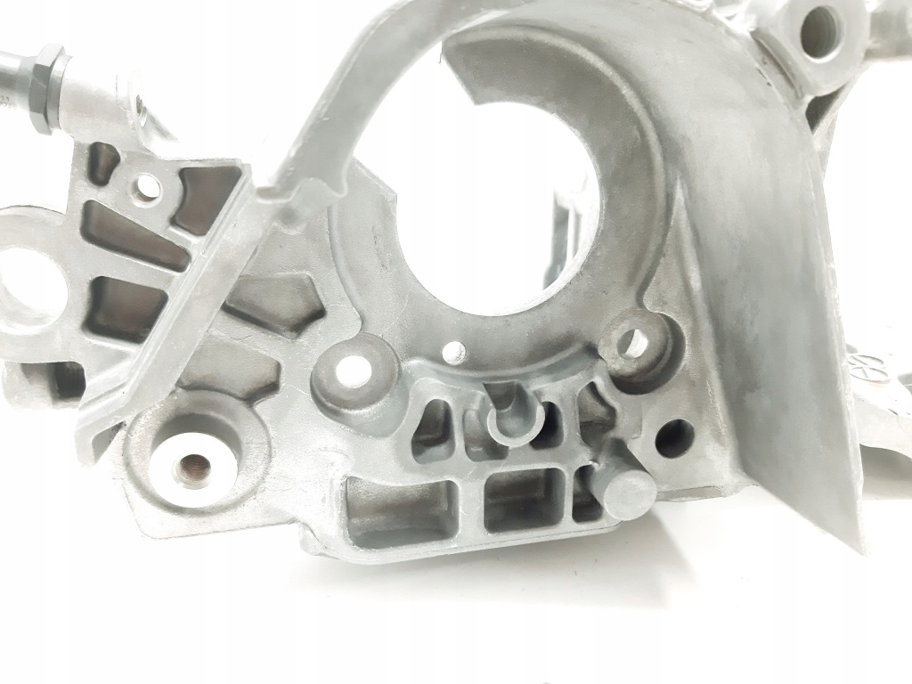 Vw caddy 3 2.0 tdi кронштейн генератора 04l903143d cuu в Україні