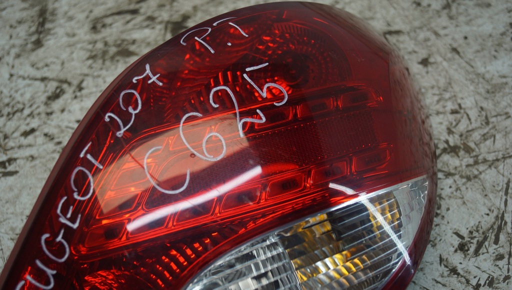 фото №13, Лампа правий задня peugeot 207 lift hb