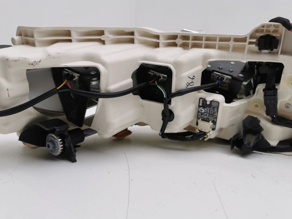 Купить Nissan qashqai j12 2021 часть фара 9975900033