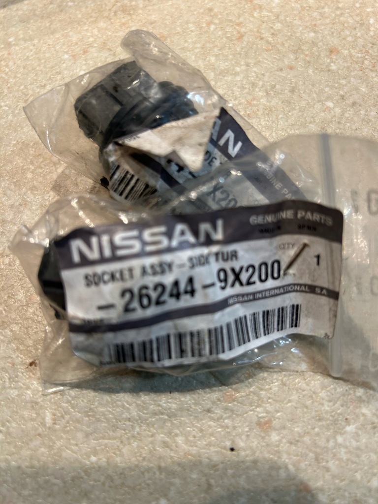 фото №1, Цоколь лампочка nissan оригинальный номер cabstar 262449x200