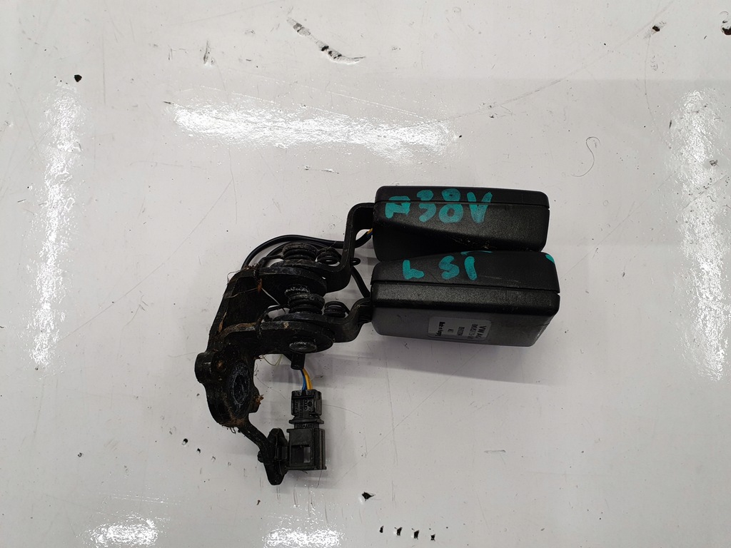 фото №1, Audi a3 8v sportback клипса поперечина задняя задняя