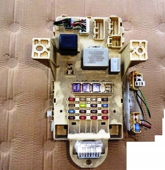 Купить Корпус предохранителей toyota yaris 1.0b 1999-2005r