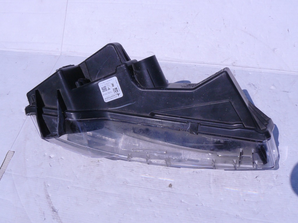 фото №4, Tesla 3 противотуманная фара правый led