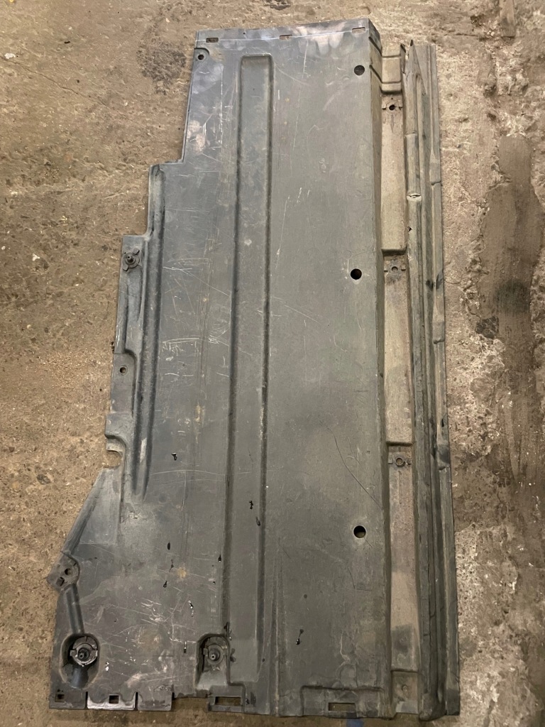 Audi a4 b8 a5 накладка плита пол подвеска левая Киев