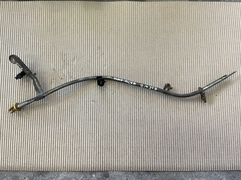 фото №1, Alfa romeo 166 2000 щуп уровня масла