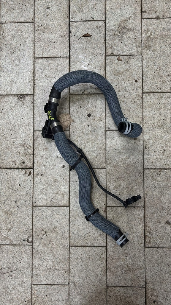 Пабтрубок  шланг трубка воды renault austral оригинальный номер 217411185r Оригинал