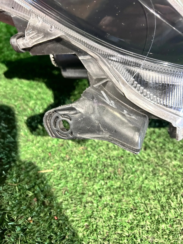 фото №4, Фара правый toyota yaris iv