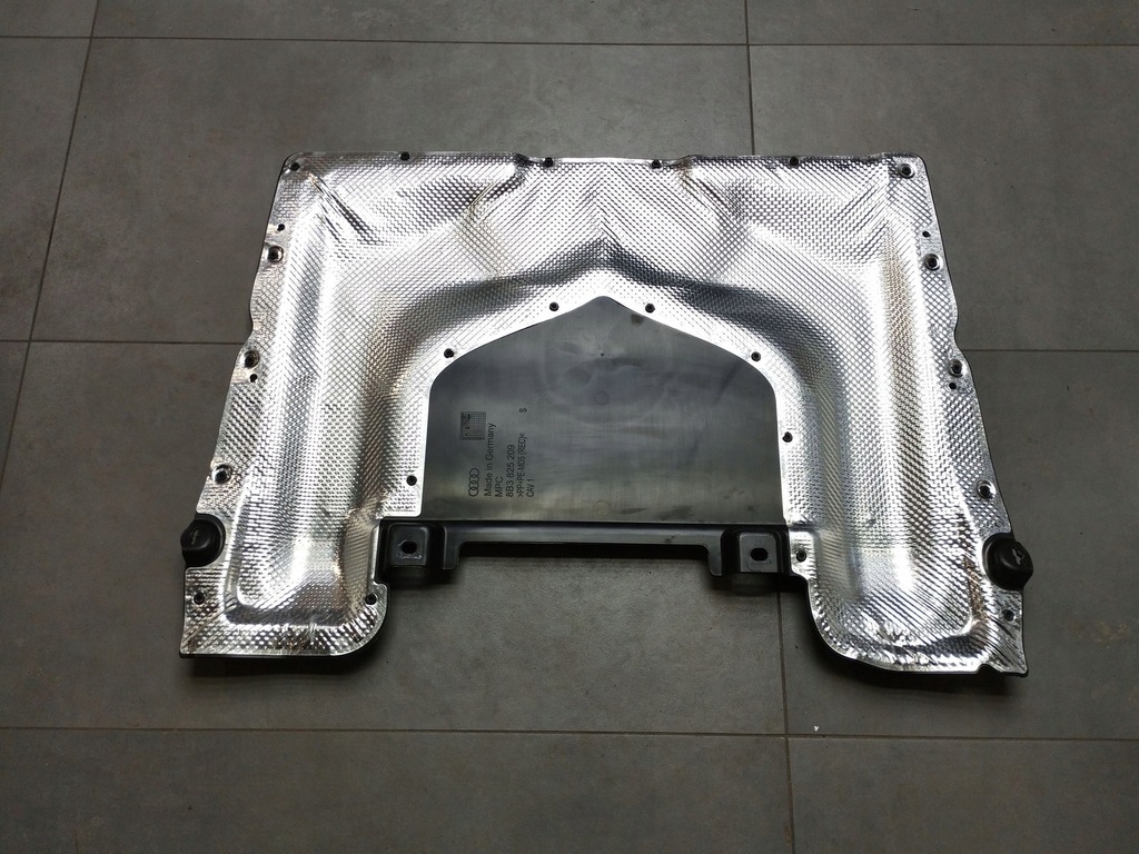 фото №1, Audi a5 b10 защита плита подвеска 8b3825209