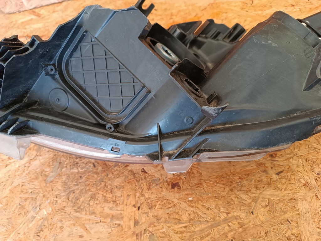 фото №12, Лампа правый перед eu 81110-02a40 toyota auris i lift