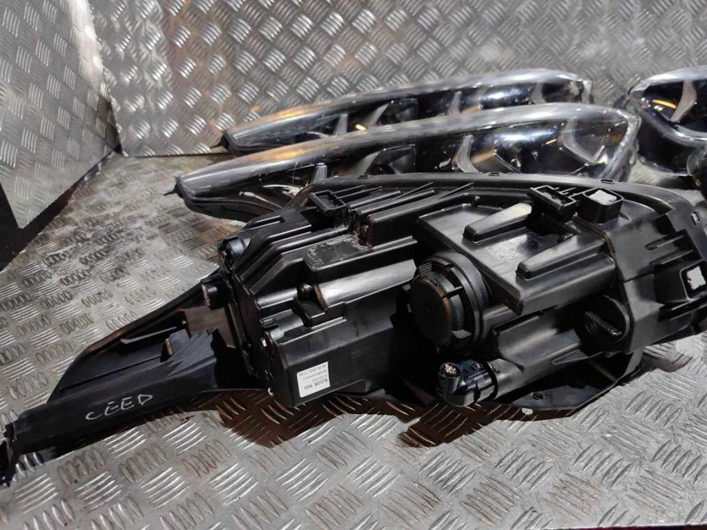 фото №5, Ceed 3 iii lift 21- лампа передняя правая full led