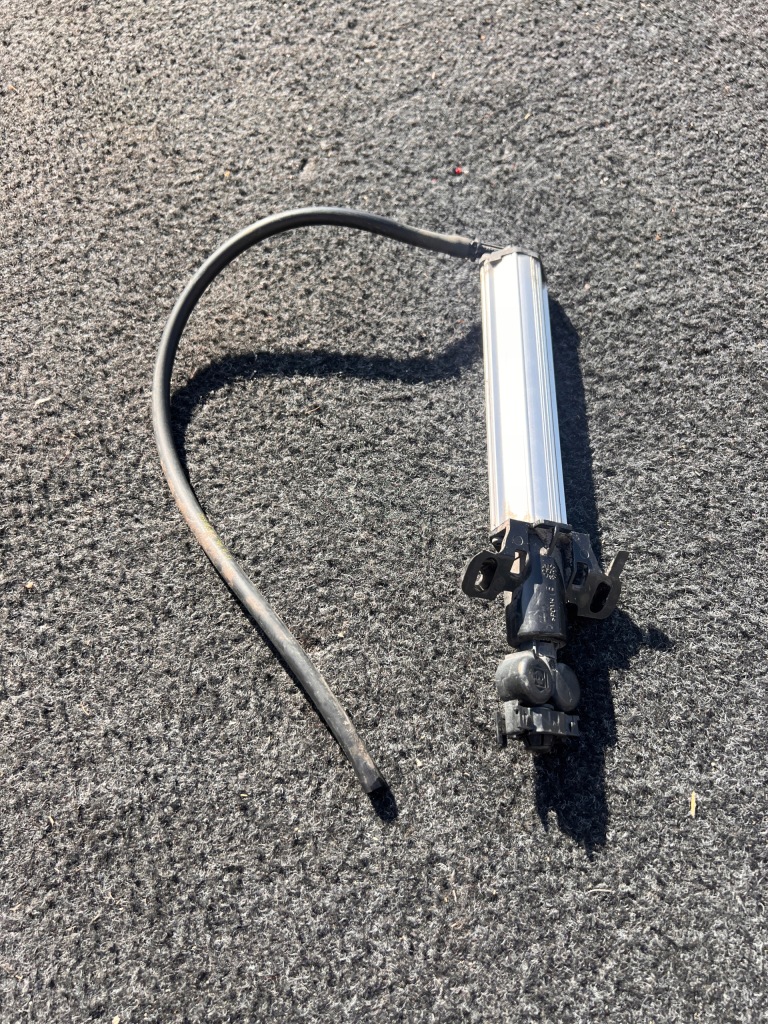 фото №1, Volvo v60 омыватель насадка левая