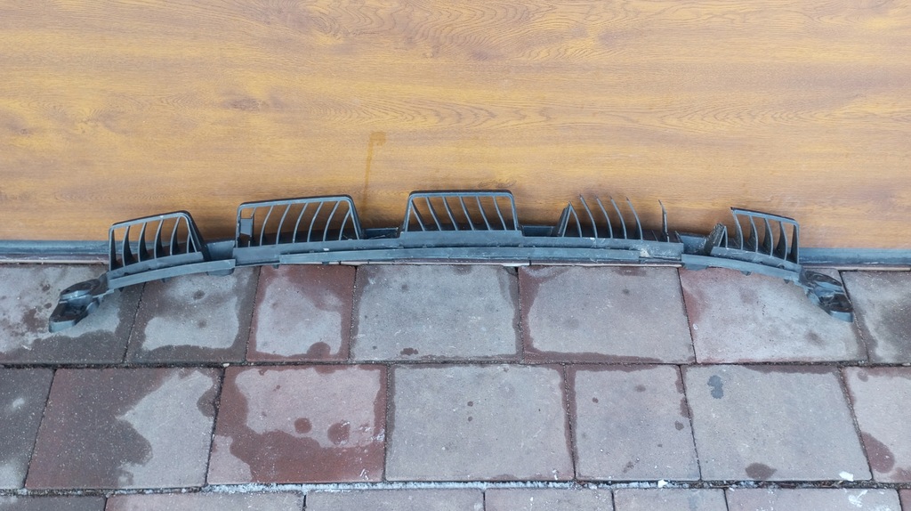 фото №1, Skoda kodiaq--- кронштейн направляющая бампер середина задняя