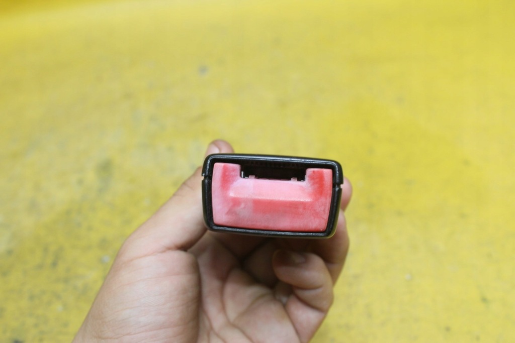 Клипса поперечина левое  перед mercedes w168 Киев