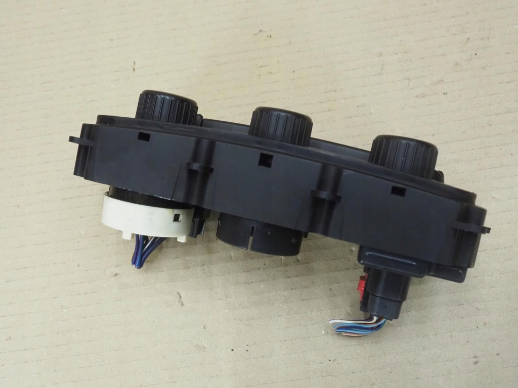 фото №11, Панель обдув кондиціонера chrysler 05005001af