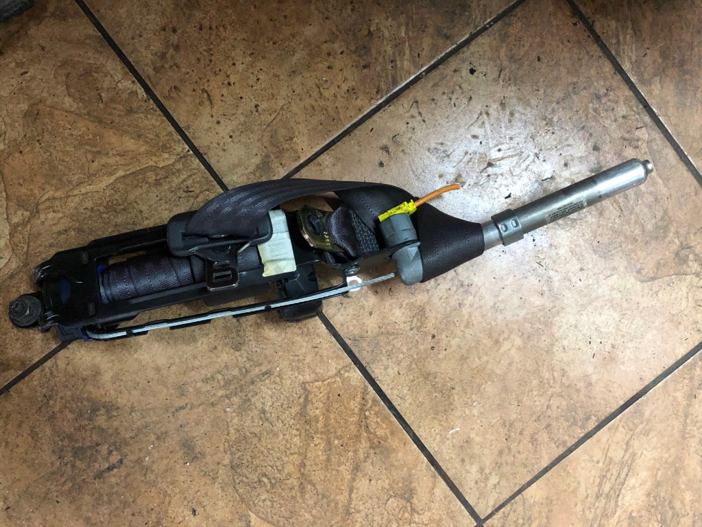 Ремень безопасности правый  перед v40 рестайлинг  1.9dci 115km Оригинал