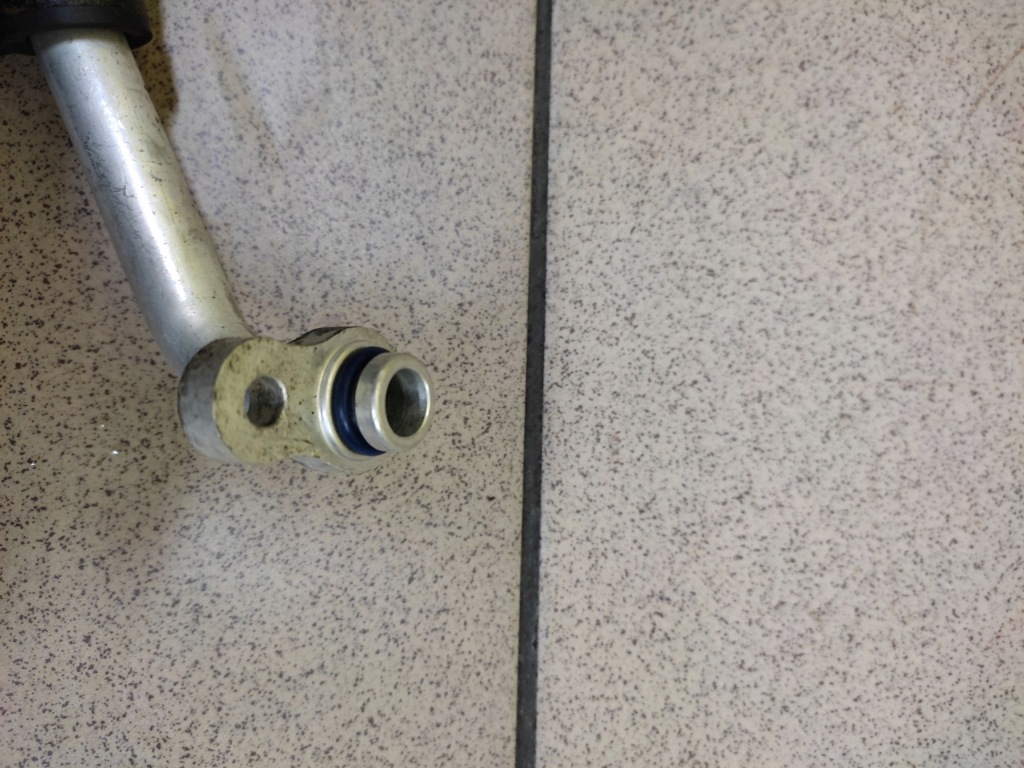 фото №3, Kia cerato 2.0 crdi шланг трубка кондиционера